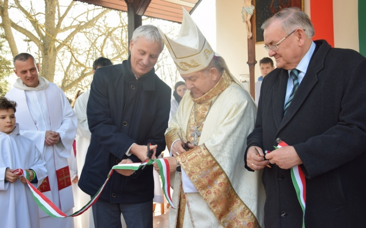  Megszépült a petőfiszállási templom