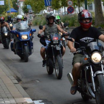 Felvonultak a Kossuth ucán a Predator Party motors találkozó résztvevői