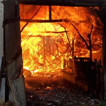 Villám miatt égett le az istálló