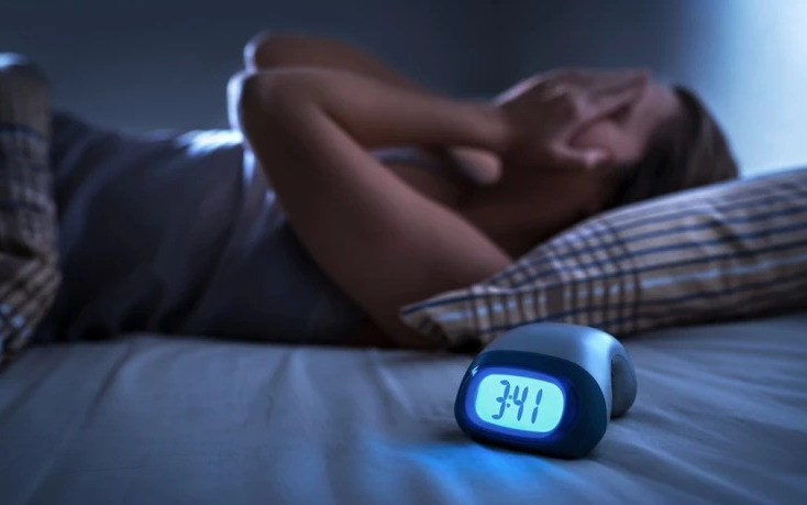 Gyakran riadsz fel éjszakánként? Ez a 6 dolog okozhatja