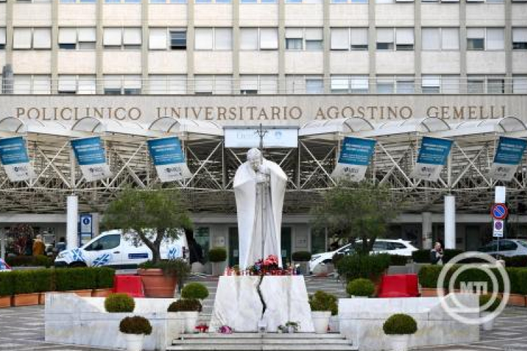 Vatikáni közlemény: Ferenc pápa egészségi állapota stabil maradt