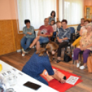 Újraélesztés és defibrilátor használatának bemutatása a Szentkúti Nappali Klubban