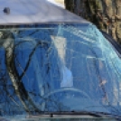 Fának csapódott egy autó Kiskunfélegyháza mellett vasárnap