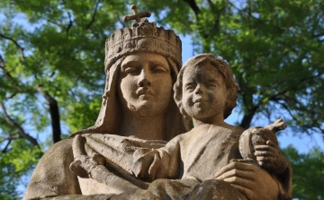 Tető kerülhet a „Fájdalmas Krisztus” és a „Magyarok Nagyasszonya” szobor fölé