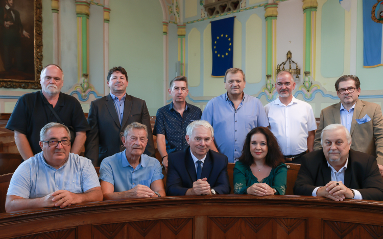 Miért mondott le Csányi József a polgármesterségről? 