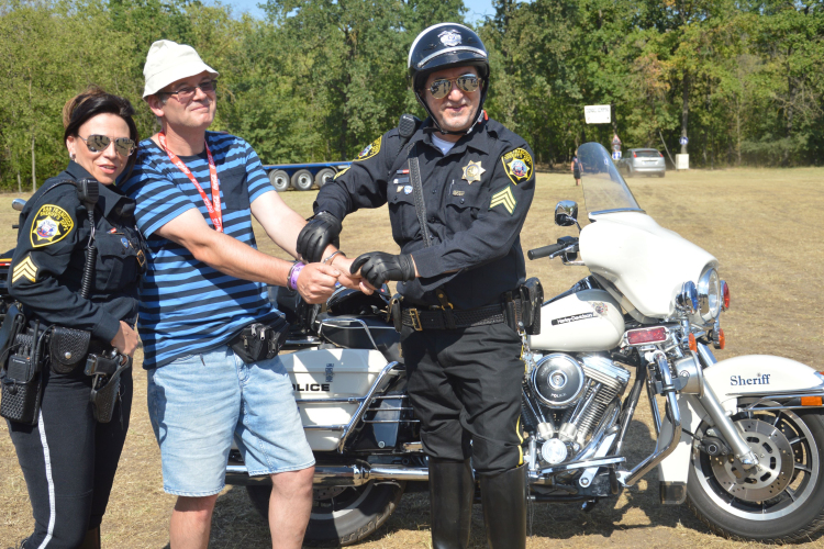 Verőfényes napsütés és remek hangulat az oldalkocsis motoros találkozón