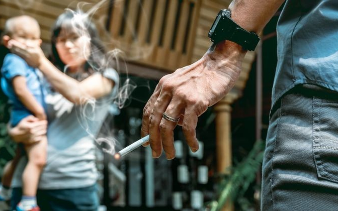 A szülői dohányzás később érezteti hatását