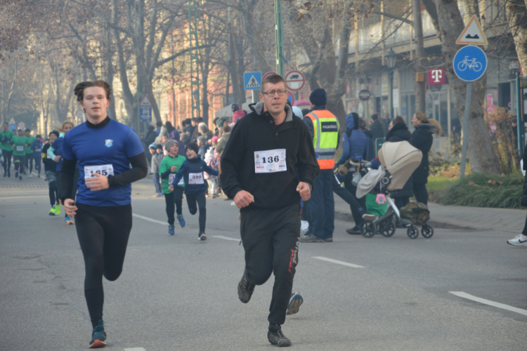 Több mint hétszázan búcsúztatták az óévet futással Kiskunfélegyházán