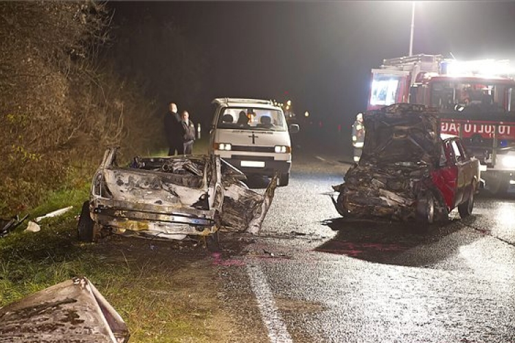 Többen meghaltak egy közúti balesetben Bicskénél
