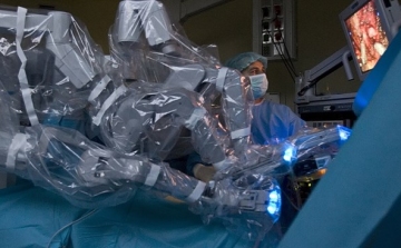 10 év múlva már lehet, hogy ez a robot varr össze minket műtét után