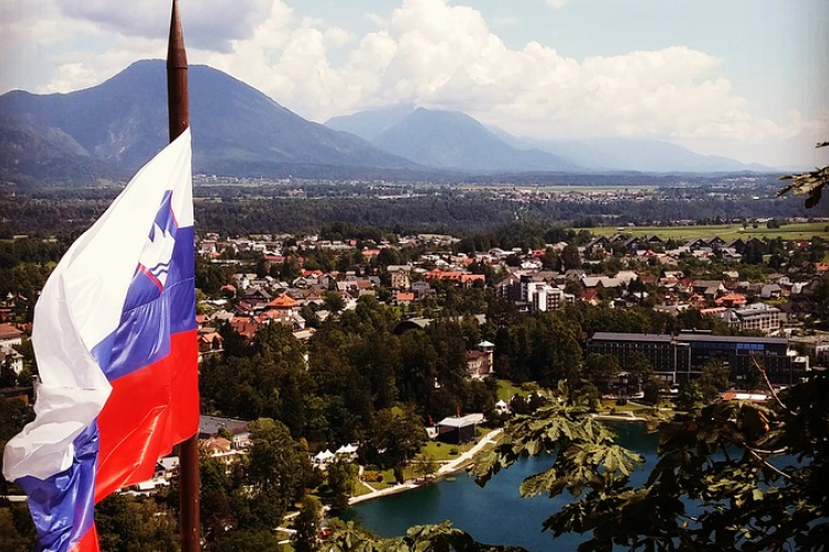 Szlovéniában vasárnap adminisztratív értelemben is véget ér a járvány