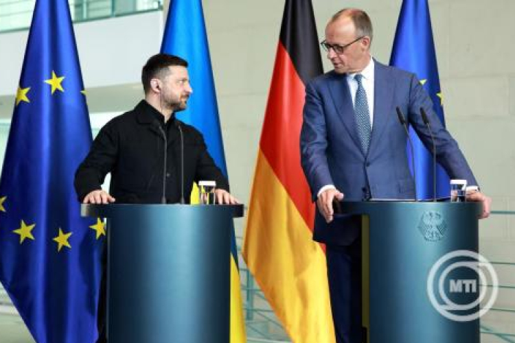 Zelenszkij: április végéig befejezik a Barátság kőolajvezeték javítását