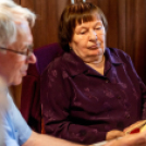 Dalokkal és verssel kedveskedett vendégeinek a 90. éves Marika néni