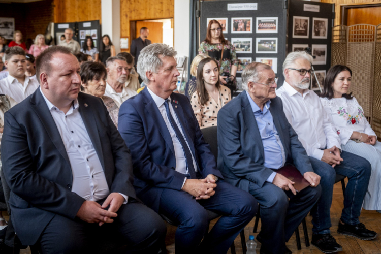 Archív fotókiállítással vette kezdetét a Tiszaalpár 950 programsorozat