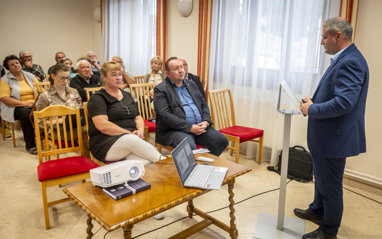 Szakemberek adtak tájékoztatást a Duna-Tisza közi vízpótlásról az orgoványi falugyűlésen