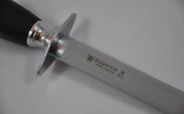 Fenőacéllal verték meg félegyházi lakásában