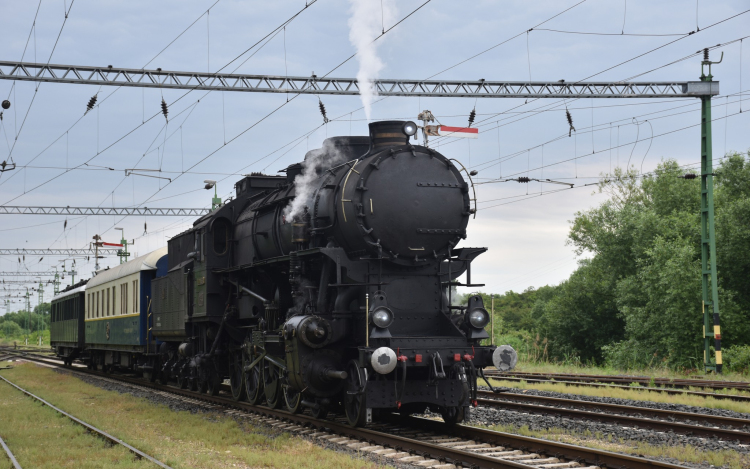 Gőzfelhős pendli Kecskemét és Kiskunfélegyháza között