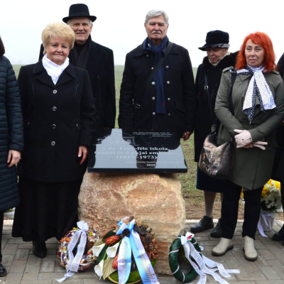 Emléktábla a dr. Táby-féle iskola emlékére