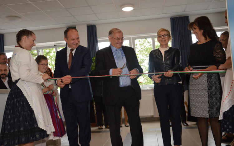 Megújult tantermek, hangversenyterem és sportpark került átadásra a Batthyány Iskolában