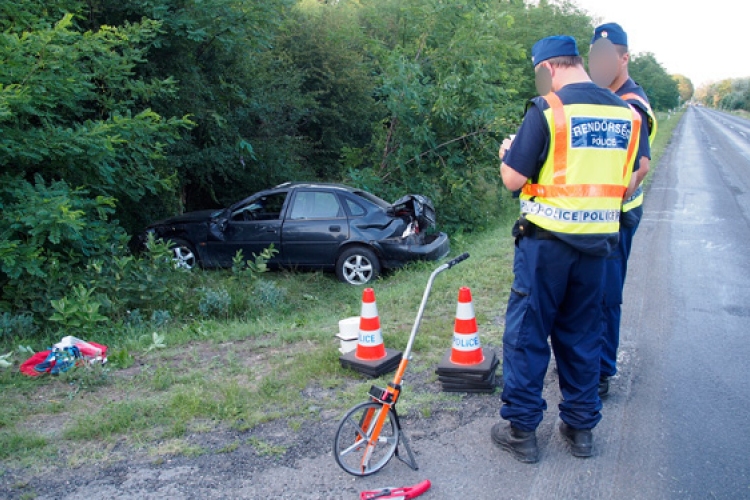 Ittasan és jogsi nélkül ült a volán mögé