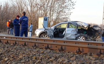 Halálos baleset történt egy vasúti átjáróban Kisteleknél