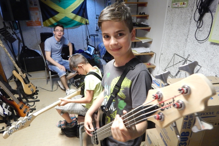 Már a nyolcéveseket is szétfeszíti a rock'n roll rugója Kiskunfélegyházán