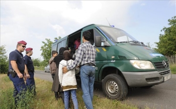 Illegális bevándorlás - a migránsok szervezetten érkeznek a térségbe