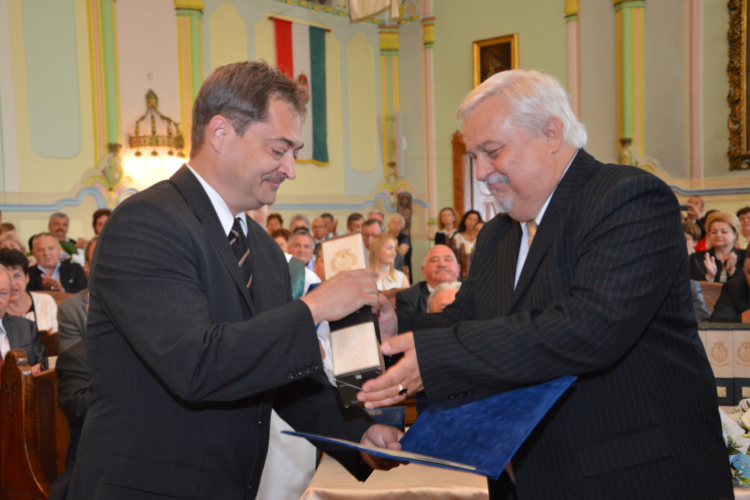 Átadták a városi elismerésben részesültek díjait