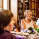 Dalokkal és verssel kedveskedett vendégeinek a 90. éves Marika néni