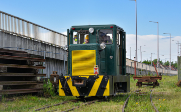 Mozdony került a Kecskeméti Kisvasútra