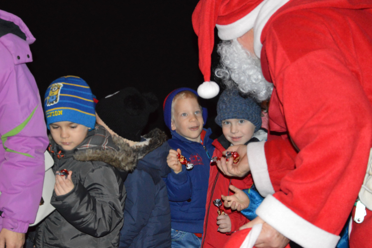 Az óvodásoknak mozi filmmel kedveskedett a Mikulás