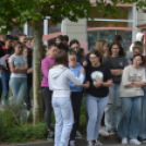 Együtt bolondoztak a végzős diákok