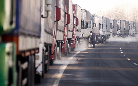Korlátozzák a kilépő kamionforgalmat Horvátország felé