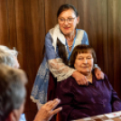 Dalokkal és verssel kedveskedett vendégeinek a 90. éves Marika néni