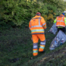 Egy nap alatt 55 tonna illegális szemetet gyűjtött össze a Magyar Közút