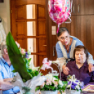 Dalokkal és verssel kedveskedett vendégeinek a 90. éves Marika néni