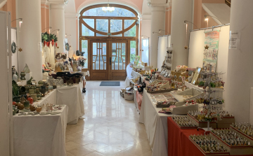 Adventi kézműves kiállítás a Móra Ferenc Művelődési Központban