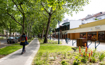 Szalagátvágással avatták fel a Kossuth utca megújult szakaszát