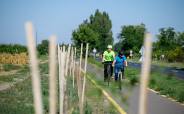 A jövő két keréken érkezik: így fejlesztik a megye kerékpárút hálózatát
