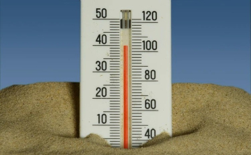 Másodfokú hőségriasztás lép életbe csütörtökön