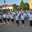 Csaknem száz szenior örömtáncos ropta a főtéren