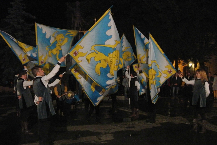 Késő esti csoda – Miénk itt a tér