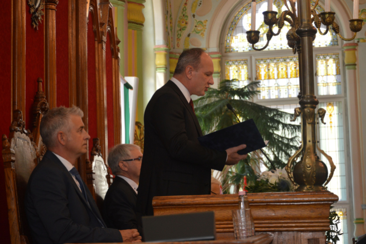 Városi kitüntetésben részesültek kimagasló munkát végző példaképeink