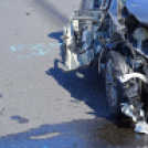 Kamionnak csapódott egy autó az M5-ösön