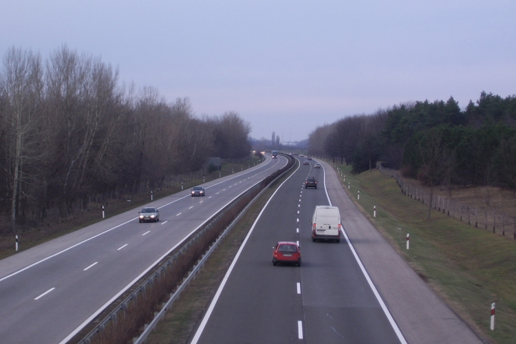 Két napos forgalomkorlátozás lesz az M5-ös autópályán