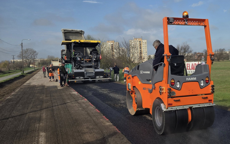 Tovább folytatódik a Kőrösi utca felújítása