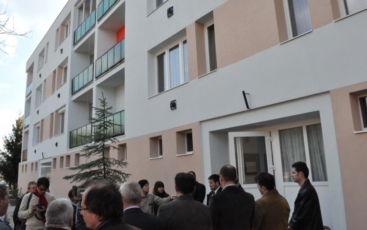 Újabb 53 lakásos társasház újult meg Kiskunfélegyházán