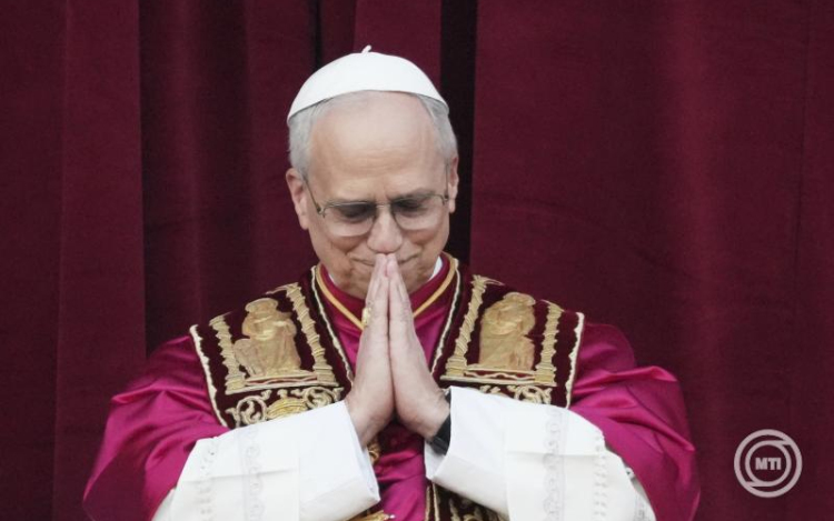 Robert Prevost amerikai bíboros az új katolikus egyházfő