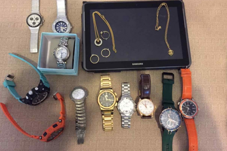 Újabb reptéri tolvaj rakodó bukott le