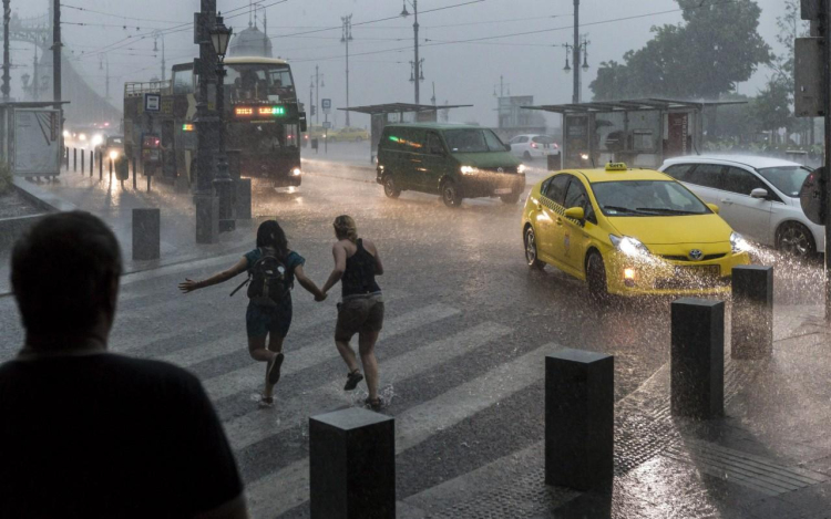 Felhőszakadás miatt riasztást adtak ki a déli megyékre